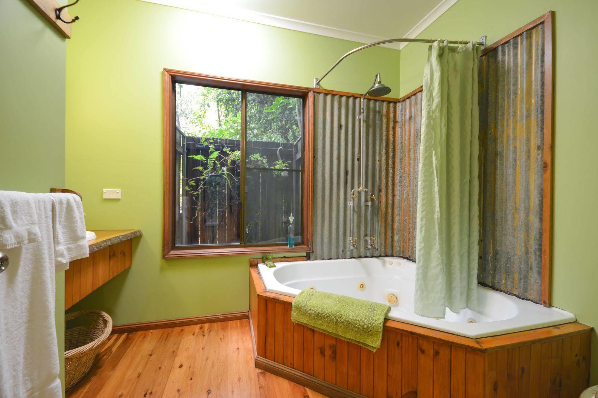 Crater Lakes Rainforest Cottages Yungaburra Exterior photo