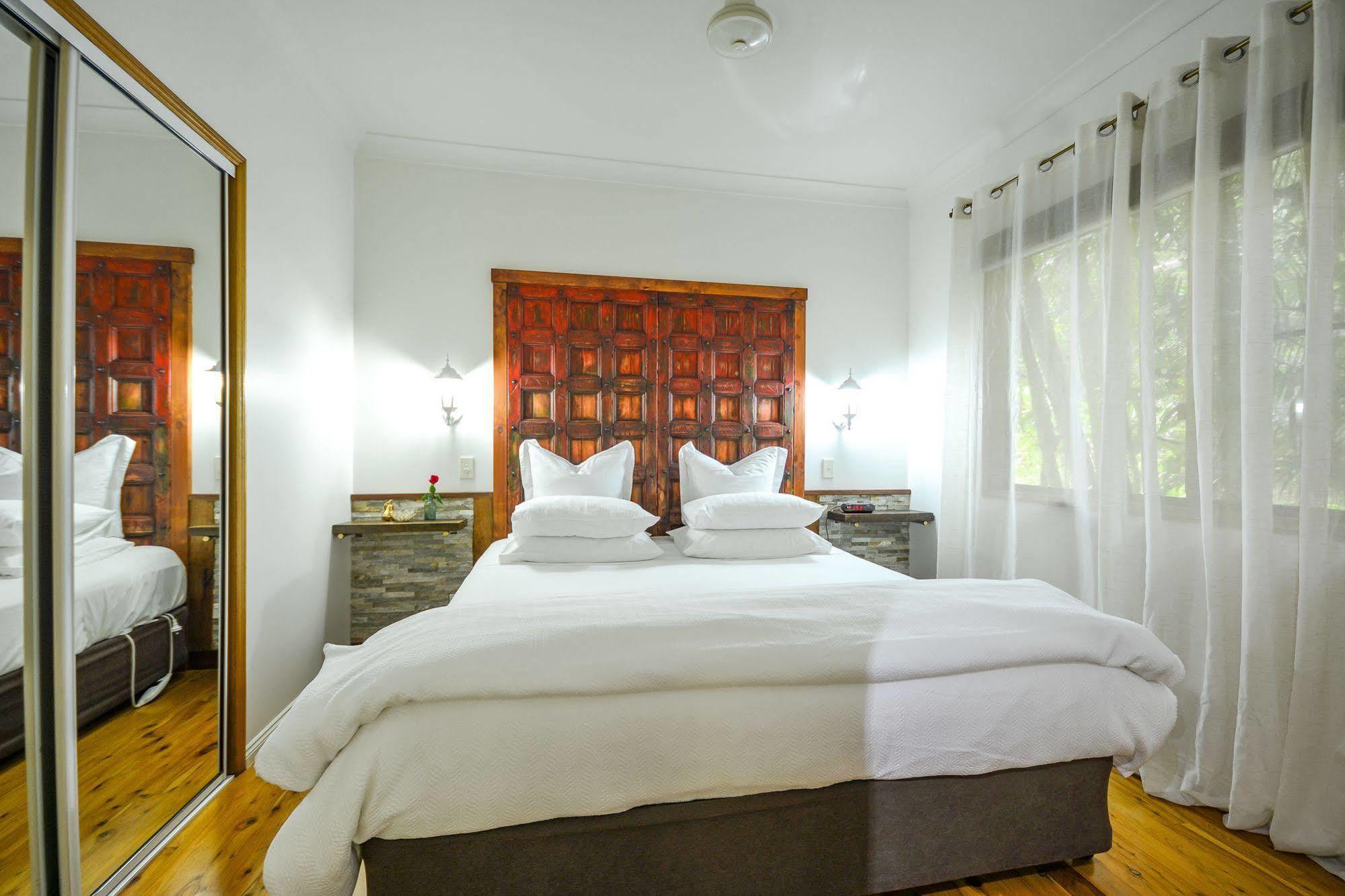 Crater Lakes Rainforest Cottages Yungaburra Exterior photo